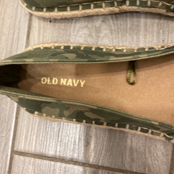 New without tag Old Navy slip on size 10 - Picture 3 of 4